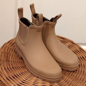 Everlane Waterproof Tan Lug Bootie Womens 7